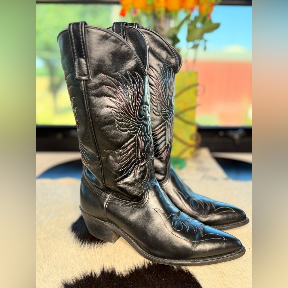 Sheplers Vintage Boots Embroidered Phoenix. In perfect condition. Gently 💖’d. - Picture 2 of 8